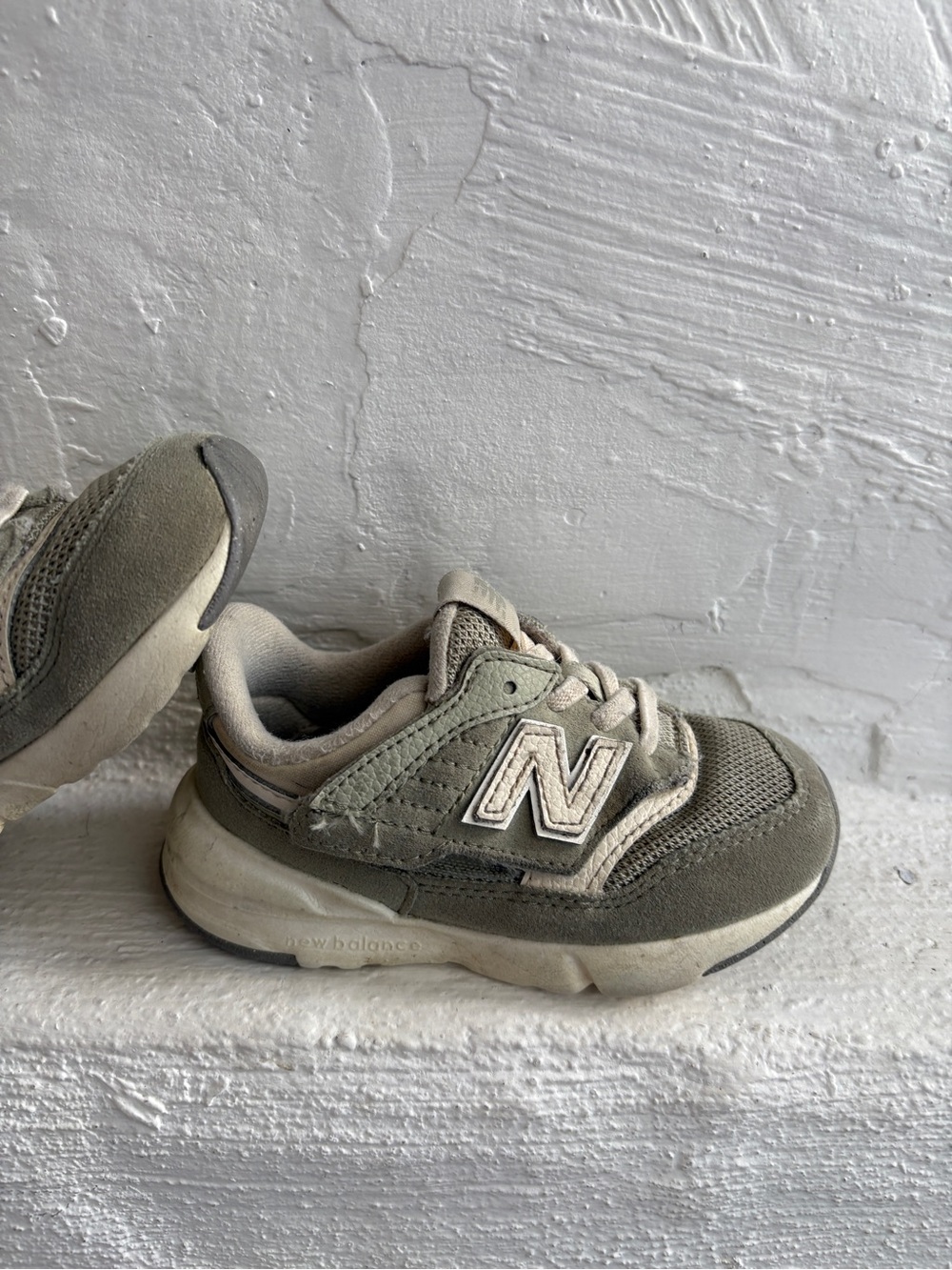 New Balance 997R New-B Hook & Loop Toddler ‘Olivine Linen’ size 6 - Picture 7 of 8